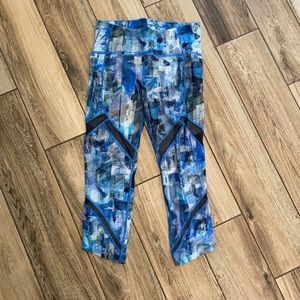 Patterned blue Lulu leggings!